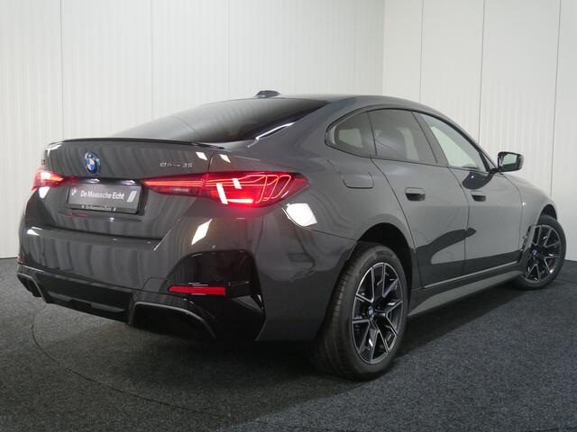 BMW i4 eDrive35 M Sport / Schuif-kanteldak / M Sportstoelen / Adaptieve LED / Parking Assistant Plus / Comfort Access / Stoelverwarming