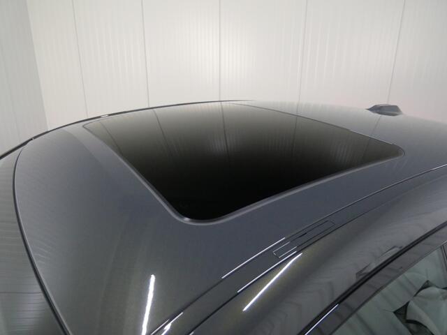 BMW i4 eDrive35 M Sport / Schuif-kanteldak / M Sportstoelen / Adaptieve LED / Parking Assistant Plus / Comfort Access / Stoelverwarming
