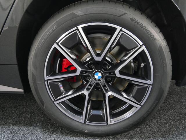 BMW i4 eDrive35 M Sport / Schuif-kanteldak / M Sportstoelen / Adaptieve LED / Parking Assistant Plus / Comfort Access / Stoelverwarming