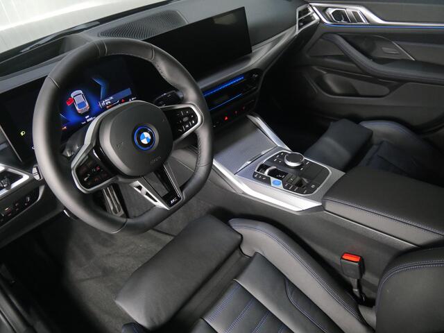 BMW i4 eDrive35 M Sport / Schuif-kanteldak / M Sportstoelen / Adaptieve LED / Parking Assistant Plus / Comfort Access / Stoelverwarming