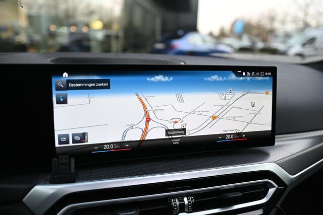 BMW i4 M50 / BMW M 50 Jahre uitvoering / Schuif-kanteldak / M Adaptief onderstel / Live Cockpit Plus / Parking Assistant / Adaptive Cruise Control