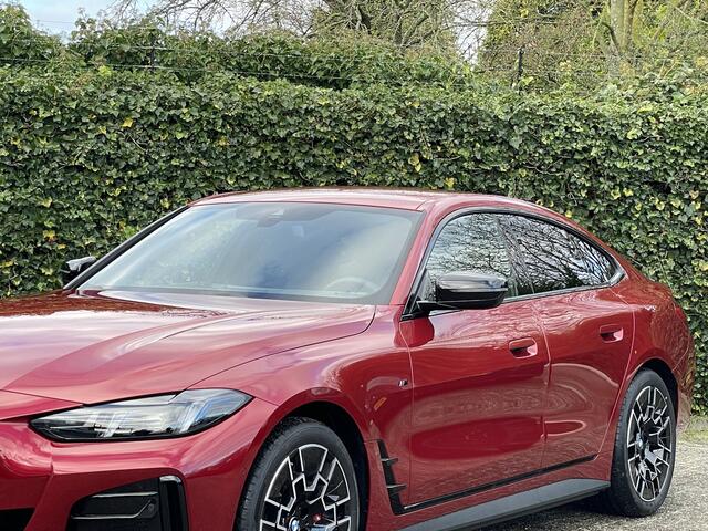 BMW i4 eDrive40 | M-Sport Pro | 19 '' | Stuur + Stoelverw. | Camera