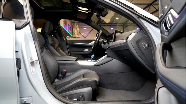 BMW i4 Gran Coupé M50 84 kWh LASER LICHT + OPEN DAK + PERFORMANCE STOELEN IN LEDER + HARMAN&KARDON + STOEL-&STUURVERWARMING + DRIVING ASSISTENT PRO + KEYLESS ENTRY&GO + LIVE COCKPIT PRO + SHADOWLINE GLOSS + 360 CAMERA + PARKASSISTENT + 19" LM-VELGEN!!