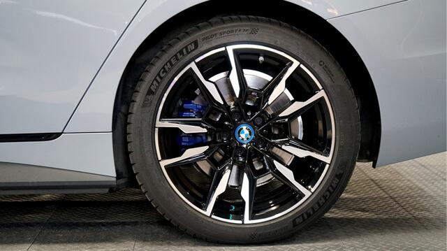 BMW i4 Gran Coupé M50 84 kWh LASER LICHT + OPEN DAK + PERFORMANCE STOELEN IN LEDER + HARMAN&KARDON + STOEL-&STUURVERWARMING + DRIVING ASSISTENT PRO + KEYLESS ENTRY&GO + LIVE COCKPIT PRO + SHADOWLINE GLOSS + 360 CAMERA + PARKASSISTENT + 19" LM-VELGEN!!