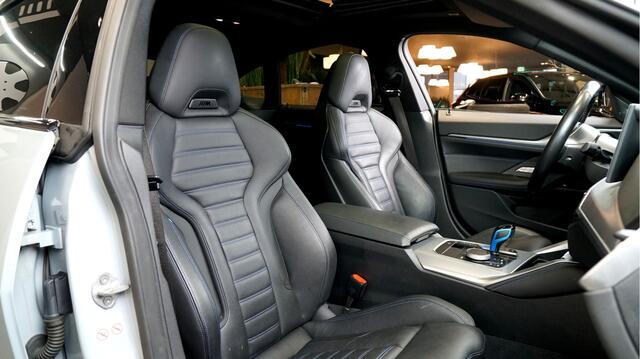 BMW i4 Gran Coupé M50 84 kWh LASER LICHT + OPEN DAK + PERFORMANCE STOELEN IN LEDER + HARMAN&KARDON + STOEL-&STUURVERWARMING + DRIVING ASSISTENT PRO + KEYLESS ENTRY&GO + LIVE COCKPIT PRO + SHADOWLINE GLOSS + 360 CAMERA + PARKASSISTENT + 19" LM-VELGEN!!