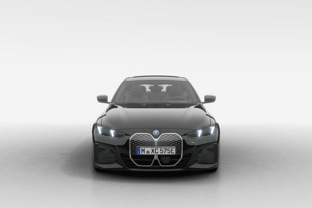 BMW i4 eDrive35 M Sport Edition | Elektrisch glazen schuif-/kanteldak | Extra getinte ruiten