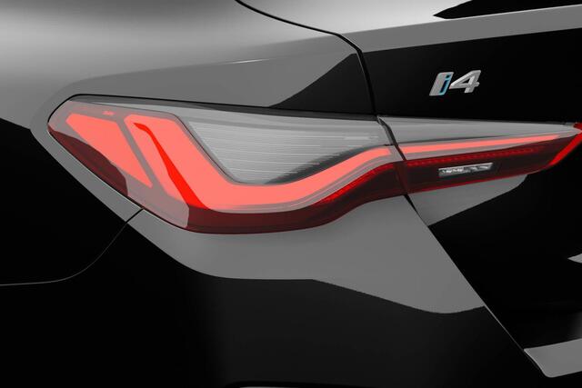 BMW i4 eDrive35 M Sport Edition | Elektrisch glazen schuif-/kanteldak | Extra getinte ruiten