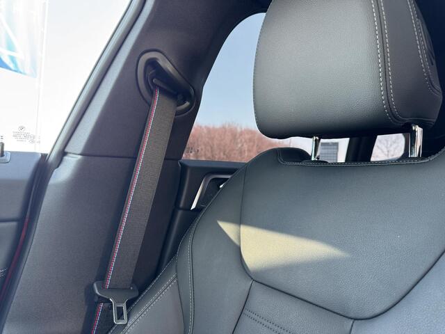 BMW i4 Gran Coupe eDrive35 | M-Sportpakket | Head Up | Schuifdak | Trekhaak | Stoelverwarming | Harman/kardon sound | 19 inch