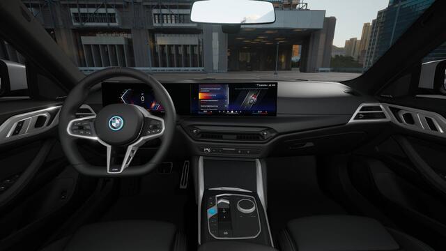 BMW i4 eDrive40 M Sport / Adaptieve LED / Active Cruise Control / Parking Assistant / Stoelverwarming / Comfort Access