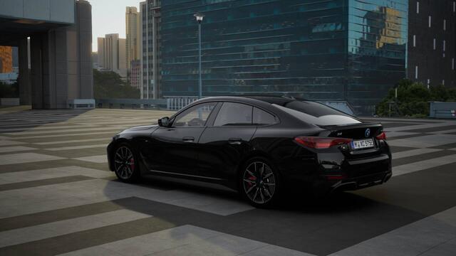 BMW i4 eDrive40 Gran Coupé M Sport / Adaptieve LED / Active Cruise Control / Comfort Access / Parking Assistant / Live Cockpit Plus / Stoelverwarming