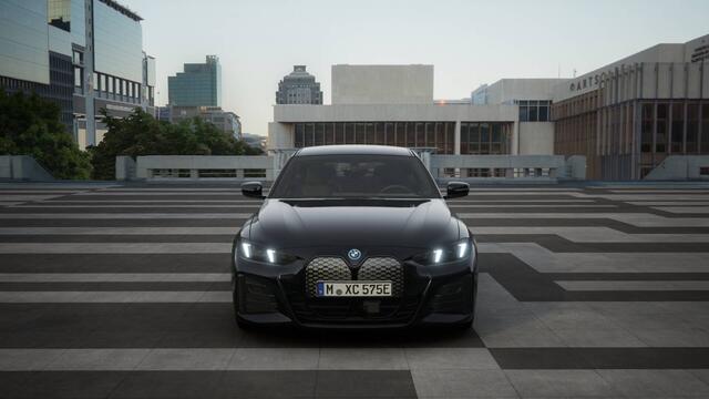 BMW i4 eDrive40 Gran Coupé M Sport / Adaptieve LED / Active Cruise Control / Comfort Access / Parking Assistant / Live Cockpit Plus / Stoelverwarming