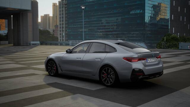 BMW i4 eDrive35 M Sport / Adaptieve LED / Active Cruise Control / Comfort Access / Parking Assistant / Live Cockpit Plus / Stoelverwarming