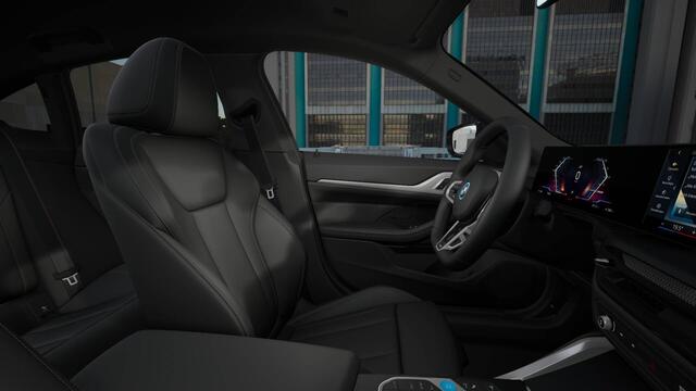 BMW i4 eDrive35 M Sport / Adaptieve LED / Active Cruise Control / Comfort Access / Parking Assistant / Live Cockpit Plus / Stoelverwarming