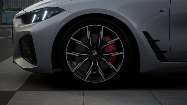 BMW i4 eDrive35 M Sport / Adaptieve LED / Active Cruise Control / Comfort Access / Parking Assistant / Live Cockpit Plus / Stoelverwarming