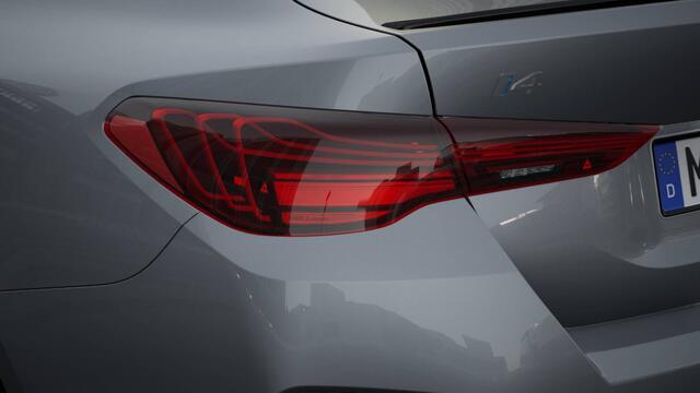 BMW i4 eDrive35 M Sport / Adaptieve LED / Active Cruise Control / Comfort Access / Parking Assistant / Live Cockpit Plus / Stoelverwarming