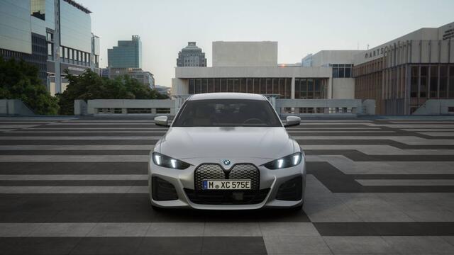 BMW i4 eDrive40 Gran Coupé M Sport / Adaptieve LED / Comfort Access / Active Cruise Control / Parking Assistant / Stuurverwarming