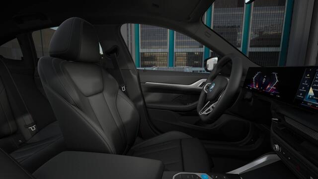 BMW i4 eDrive40 Gran Coupé M Sport / Adaptieve LED / Comfort Access / Active Cruise Control / Parking Assistant / Stuurverwarming