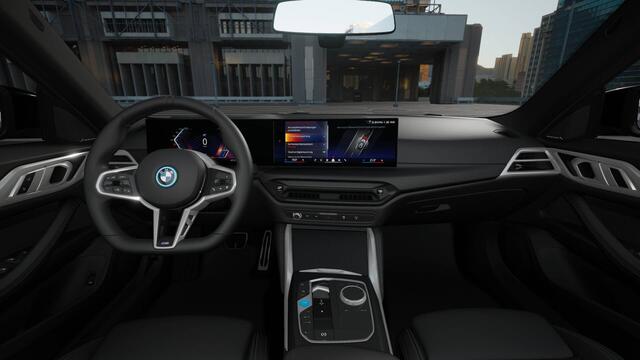 BMW i4 eDrive40 M Sport / Adaptieve LED / Active Cruise Control / Comfort Access / Stoelverwarming / Parking Assistant / Live Cockpit Plus