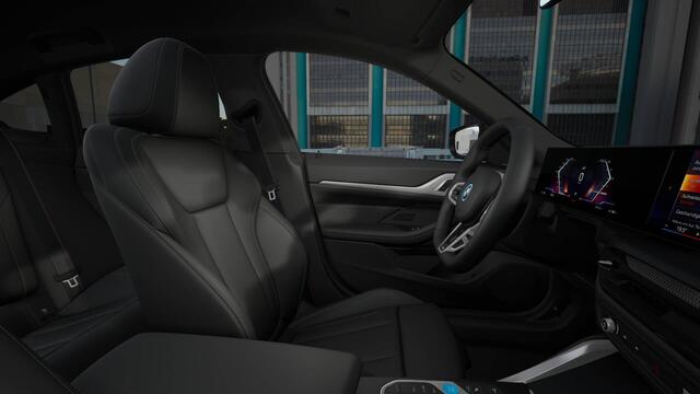 BMW i4 eDrive40 M Sport / Adaptieve LED / Active Cruise Control / Comfort Access / Stoelverwarming / Parking Assistant / Live Cockpit Plus