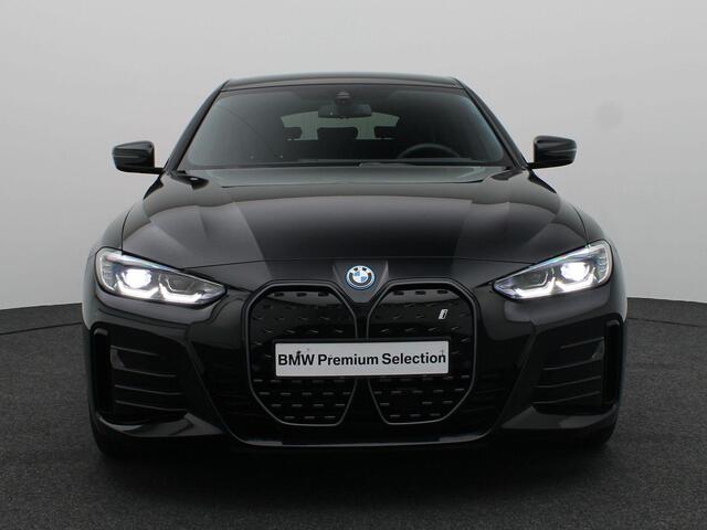 BMW i4 eDrive40 84 kWh M Sportpakket | Parking Assistant | DAB | HiFi | 18''