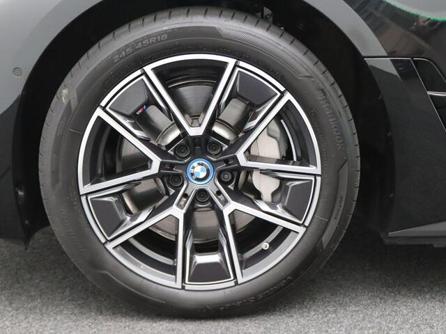 BMW i4 eDrive40 84 kWh M Sportpakket | Parking Assistant | DAB | HiFi | 18''