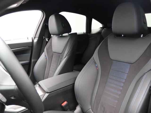 BMW i4 eDrive40 84 kWh M Sportpakket | Parking Assistant | DAB | HiFi | 18''