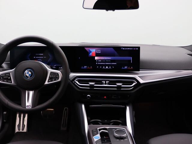BMW i4 eDrive40 84 kWh M Sportpakket | Parking Assistant | DAB | HiFi | 18''