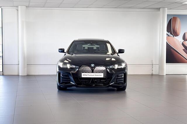 BMW i4 eDrive35 M Sport Edition 70 kWh | Glazen Schuif-/kanteldak | Comfort Access | Stoelverwarming | Achteruitrijcamera |