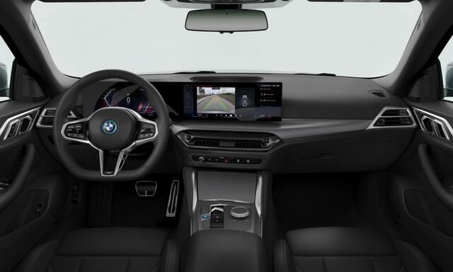 BMW i4 eDrive35 | M-Sport | 18'' | S/k-dak | HiFi | Comf. Acc. | Stuur + stoelverw. | Trekhaak | Camera