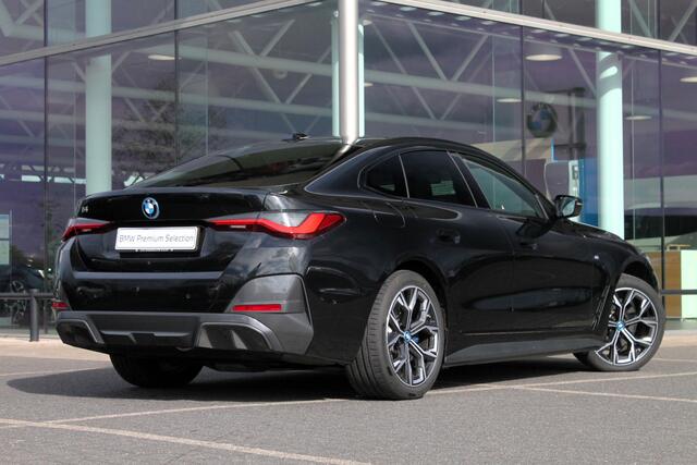 BMW i4 eDrive35 High Executive M Sport / Schuif-kanteldak / Trekhaak / Stoelverwarming / Active Cruise Control / Parking Assistant / Live Cockpit Professional / Stuurverwarming