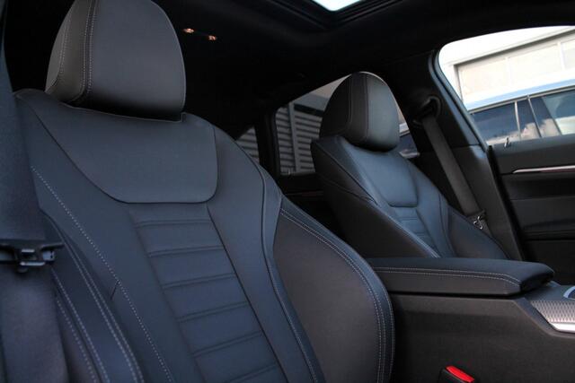 BMW i4 eDrive35 High Executive M Sport / Schuif-kanteldak / Trekhaak / Stoelverwarming / Active Cruise Control / Parking Assistant / Live Cockpit Professional / Stuurverwarming