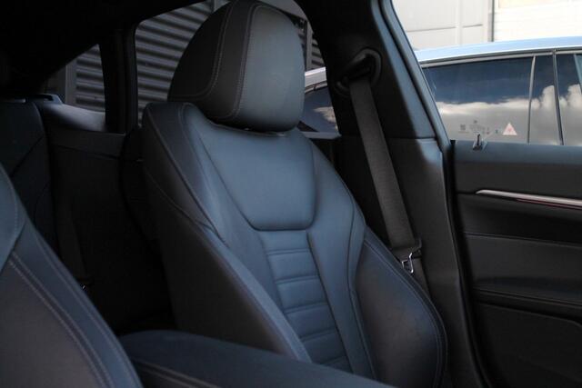 BMW i4 eDrive35 High Executive M Sport / Schuif-kanteldak / Trekhaak / Stoelverwarming / Active Cruise Control / Parking Assistant / Live Cockpit Professional / Stuurverwarming