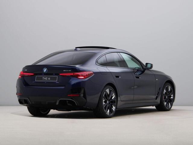 BMW i4 eDrive40 84 kWh | M-Sport Pro | Tartufo Interieur | Driving Assistant Professional | Carbon Inleg |