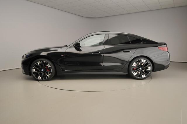 BMW i4 eDrive40 M-Sportpakket Pro / Trekhaak / Schuifdak / Leder / Driving assist prof / Harman-Kardon / M Sportstoelen / Alu wielen 20 inch