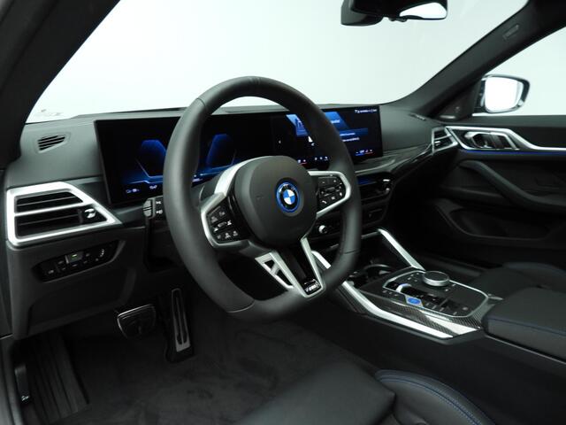 BMW i4 eDrive40 M-Sportpakket Pro / Trekhaak / Schuifdak / Leder / Driving assist prof / Harman-Kardon / M Sportstoelen / Alu wielen 20 inch