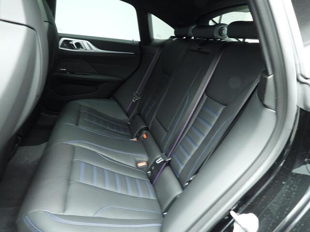 BMW i4 eDrive40 M-Sportpakket Pro / Trekhaak / Schuifdak / Leder / Driving assist prof / Harman-Kardon / M Sportstoelen / Alu wielen 20 inch