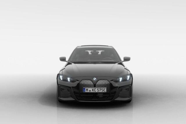 BMW i4 eDrive40 M Sport Edition | M Sport Pro | Comfort Pack | Elektrisch bediend glazen schuif-/kanteldak | Active Cruise Control
