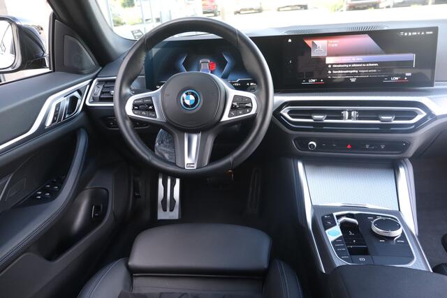BMW i4 M-Sport eDrive40 84 kWh NL-Auto!! Individual Frozen Pure Grey Mettalic