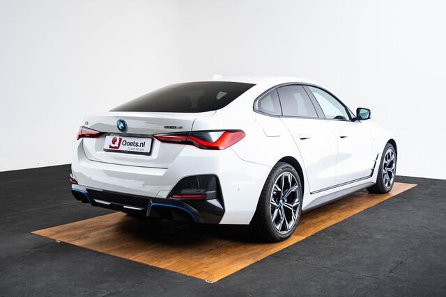 BMW i4 eDrive40 High Executive 84 kWh M Sport - Trekhaak - Parking/Driving Assistant - Comfort Access - Harman Kardon - Elektrisch verwarmde stoelen - Stuurwielrand verwarmd - Getinte Ruiten - Adaptief M Onderstel -