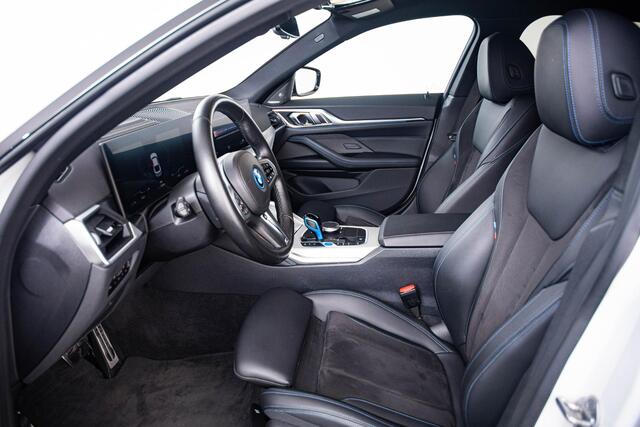 BMW i4 eDrive40 High Executive 84 kWh M Sport - Trekhaak - Parking/Driving Assistant - Comfort Access - Harman Kardon - Elektrisch verwarmde stoelen - Stuurwielrand verwarmd - Getinte Ruiten - Adaptief M Onderstel -
