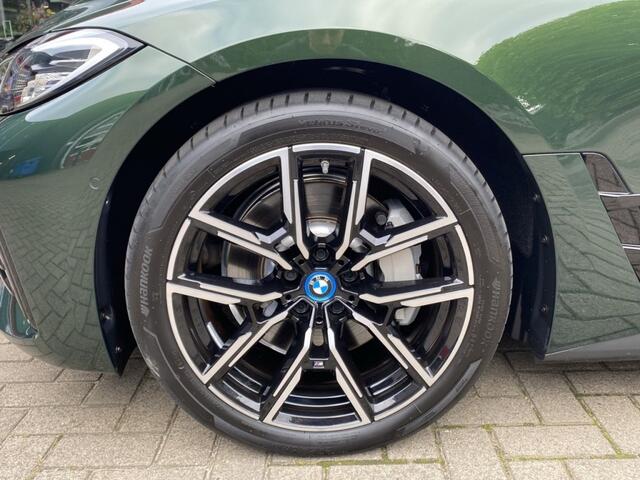 BMW i4 40 E-DRIVE M SPORT CAMERA/NAVI/CARPLAY/ACC/STOEL-STUURVERW/E-KLEP