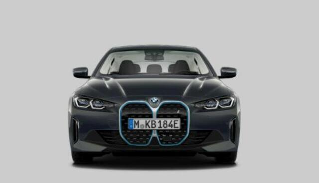 BMW i4 eDrive40 84 kWh Elektrische Schuif/Kanteldak - Harman Kardon - Active Cruise Control - Elektrisch Verstelbare/verwarmde voorstoelen - BMW Laserlight - Comfort Access - BMW Live Cockpit Professional -