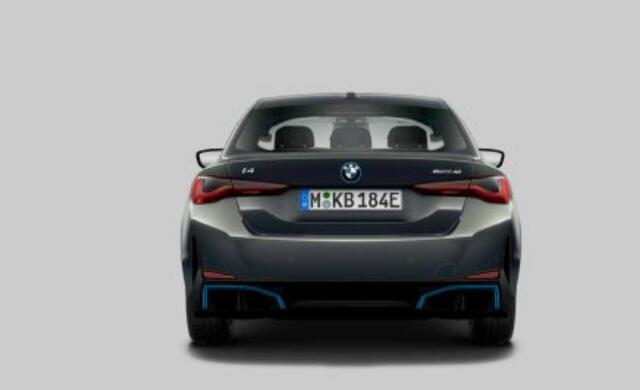 BMW i4 eDrive40 84 kWh Elektrische Schuif/Kanteldak - Harman Kardon - Active Cruise Control - Elektrisch Verstelbare/verwarmde voorstoelen - BMW Laserlight - Comfort Access - BMW Live Cockpit Professional -