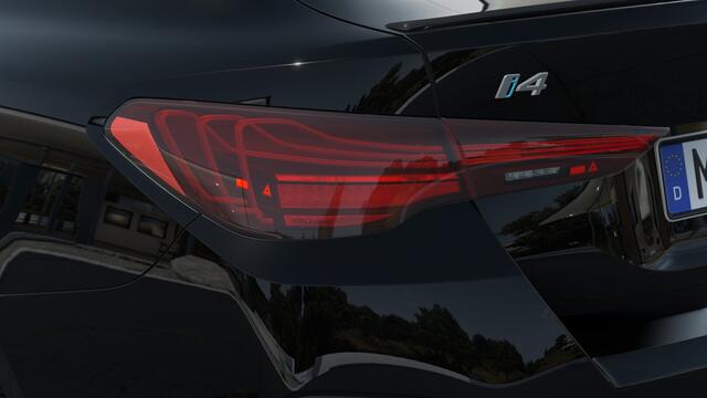 BMW i4 eDrive40 Gran Coupé M Sport / Schuif-kanteldak / Active Cruise Control / Achteruitrijcamera / Parking Assistant / Comfort Access / Adaptieve LED