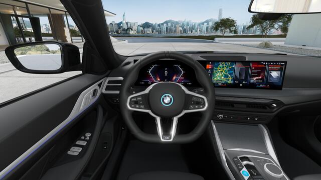 BMW i4 eDrive40 Gran Coupé M Sport / Schuif-kanteldak / Active Cruise Control / Achteruitrijcamera / Parking Assistant / Comfort Access / Adaptieve LED