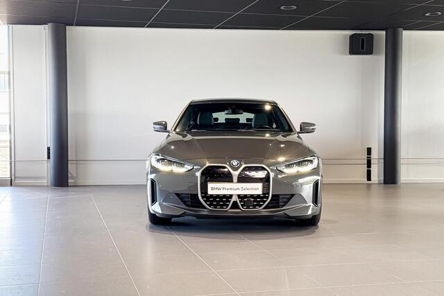 BMW i4 eDrive40 High Executive 84 kWh | Stoelverwarming | Achteruitrijcamera | Trekhaak |