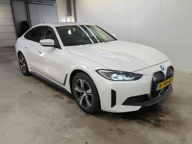 BMW i4 eDrive40 84 kWh | Trekhaak | Navi | Camera |