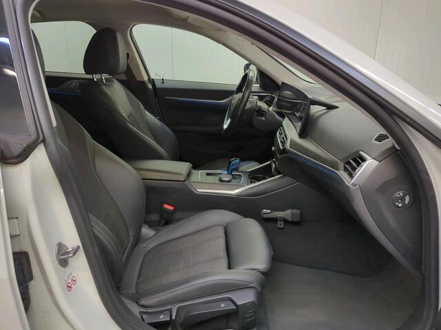 BMW i4 eDrive40 84 kWh | Trekhaak | Navi | Camera |