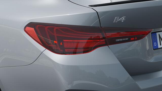 BMW i4 eDrive35 Gran Coupé M Sport / Achteruitrijcamera / Adaptieve LED / Active Cruise Control / Stoelverwarming / Live Cockpit Plus