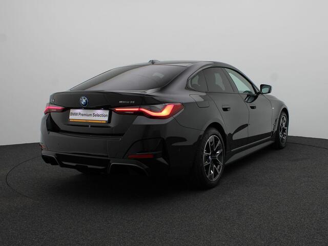 BMW i4 eDrive35 M Sportpakket | M Sport Edition | Innovation Pack | Comfort Pack | Stuurwielrand Verwarmd | Trekhaak | Active Cruise Control | DAB | HiFi | 18''